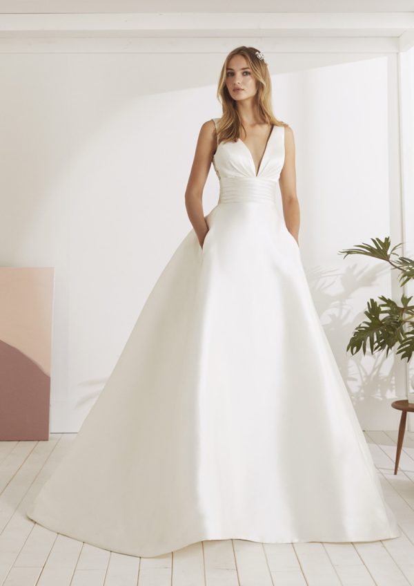 Robe de Mariée ODINA White one Collection 2019: Boutique Paris