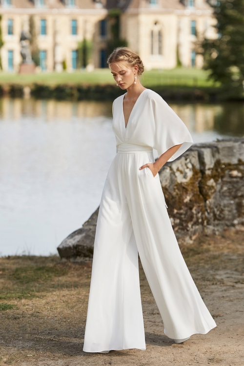 Combinaison de mariée WADDOX Alma Novias collection 2022 Paris