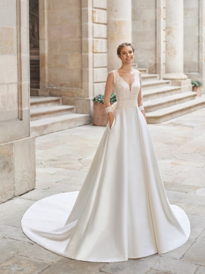 DIPLOMA Wedding Dress Aire Barcelona Collection 2022| Paris