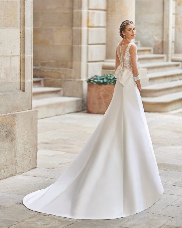 DIPLOMA Wedding Dress Aire Barcelona Collection 2022| Paris