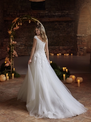 DRAGOSTE Wedding Dress White one Collection 2022 Paris Boutique