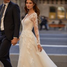 Robe de mariée TEVAN Luna Novias collection 2023: Boutique Paris