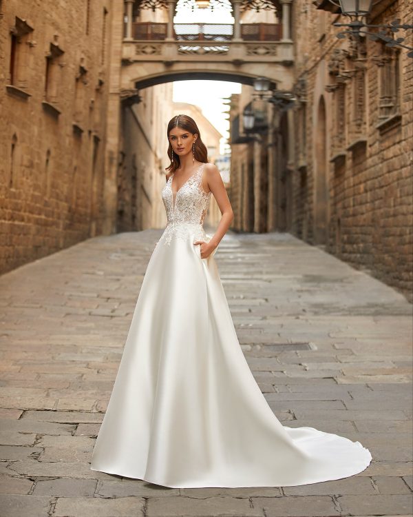 Robe de mariée TOPACIO Luna Novias collection 2023: Boutique Paris