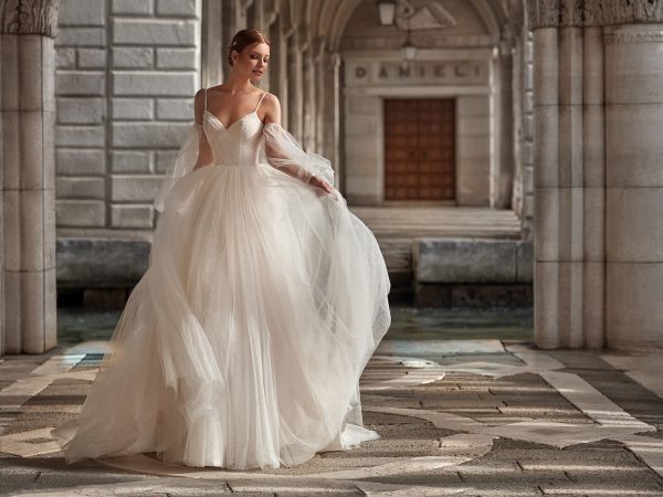 Robe de Mariée RAYA- Nicole Milano collection 2023 | Boutique Paris