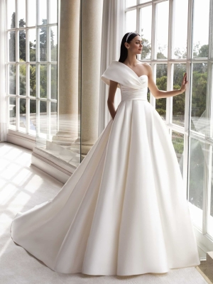 SEDNA Wedding Dress Pronovias collection 2023 | Paris Boutique