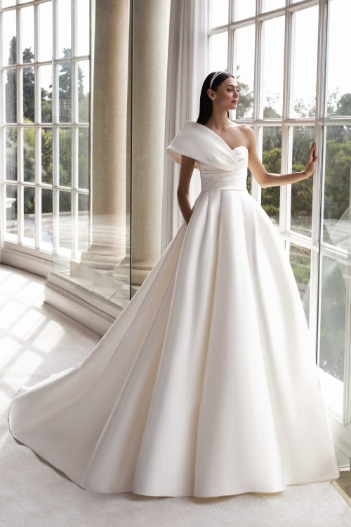 Robe de Mariée SEDNA- Pronovias collection 2023 | Mariée Parisienne