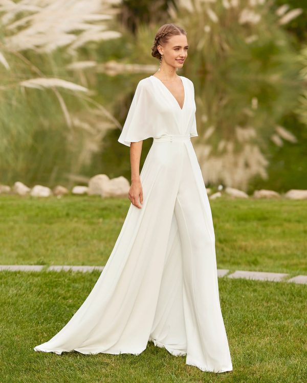 Robe de mariée RADJA Alma Novias collection 2023: Boutique Paris