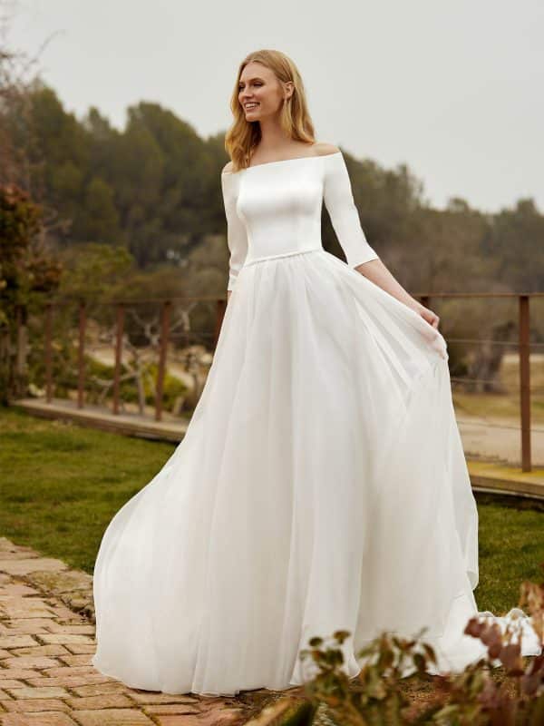 LOVELINESS Wedding Dress White one Collection 2023 Paris Boutique