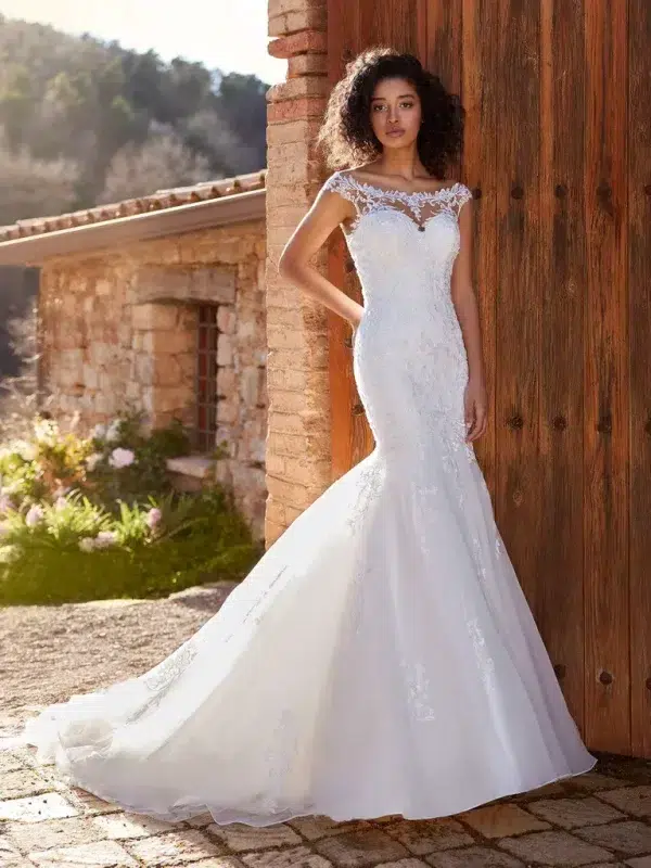 KASIH Wedding Dress White one Collection 2023 Paris Boutique