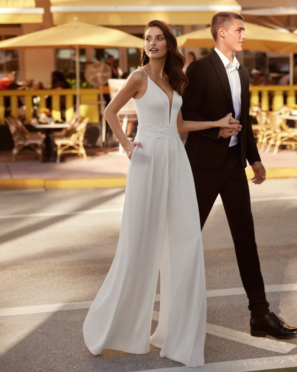 Robe de mariée CACI Luna Novias collection 2024: Boutique Paris