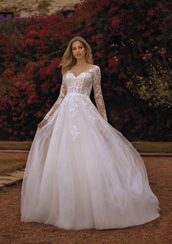 VIVA Wedding Dress White one Collection 2024 Paris Boutique