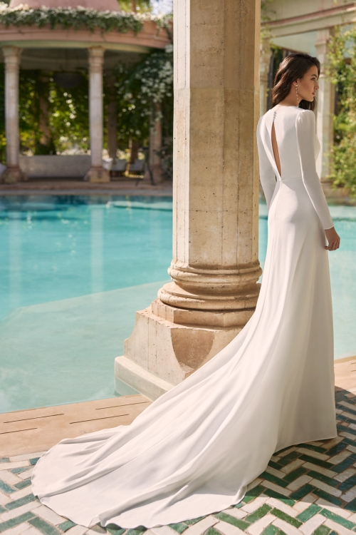 Robe de mariée AERA ADRIANA ALIER collection 2024: Boutique Paris