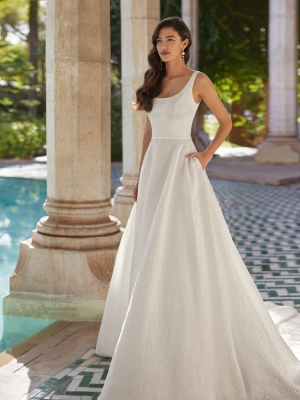AZARA Wedding Dress Adriana alier collection 2024 Paris