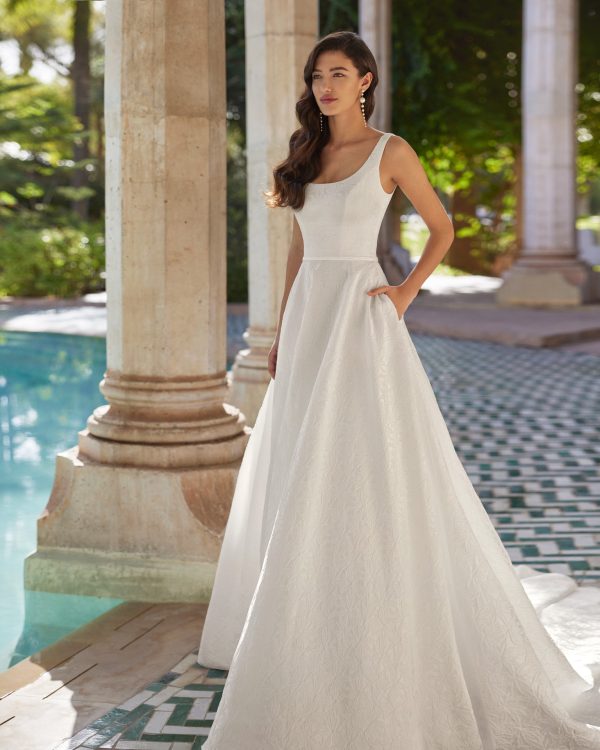 AZARA Wedding Dress Adriana alier collection 2024 Paris