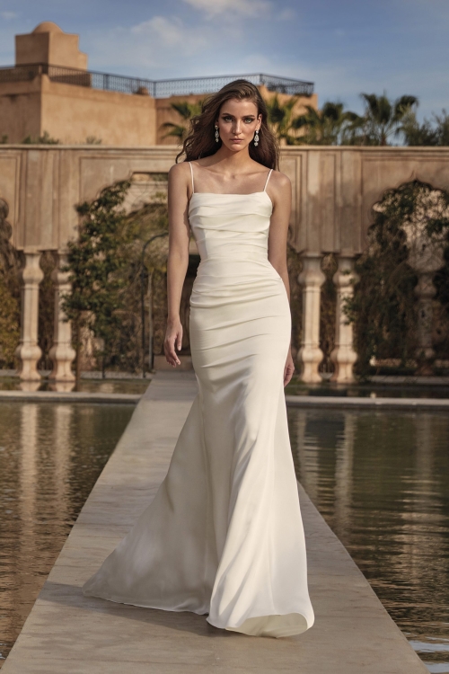 Robe de Mariée BETTA Pronovias collection 2024| Boutique Paris