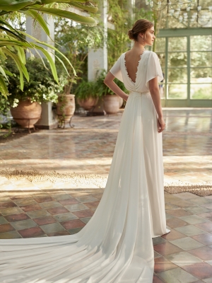 Robe de mariée LALIA Alma Novias collection 2024: Boutique Paris