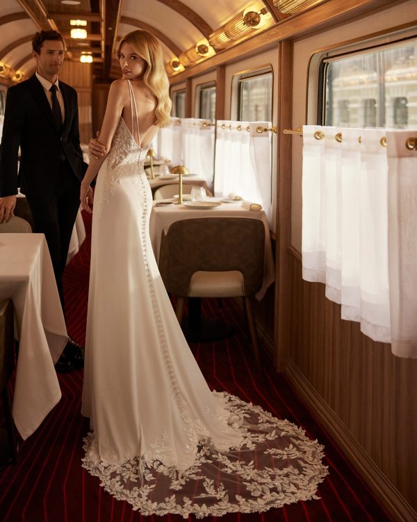 VANIL Wedding Dress Aire Barcelona Collection 2025| Paris Boutique