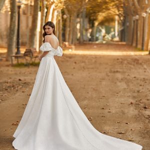 Robe de mariée TUNAN Luna Novias collection 2025: Boutique Paris