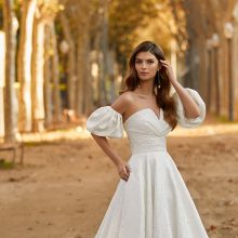 Robe de mariée TUNAN Luna Novias collection 2025: Boutique Paris
