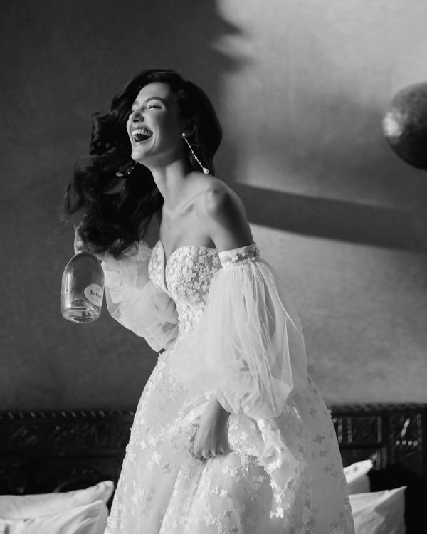 Robe de mariée ANAELA ADRIANA ALIER collection 2025: Paris