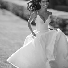 Robe de mariée DONNIA ADRIANA ALIER collection 2025: Paris