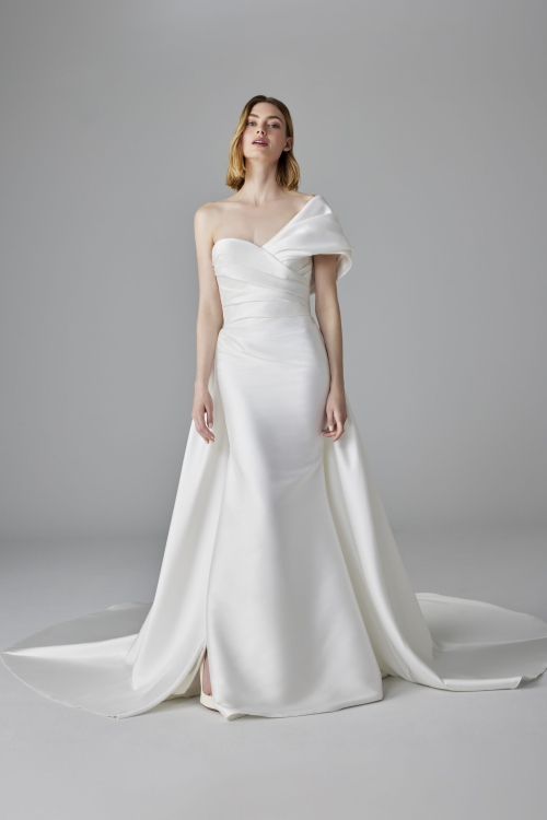 ETIENNES Wedding Dress Pronovias collection 2025| Boutique Paris