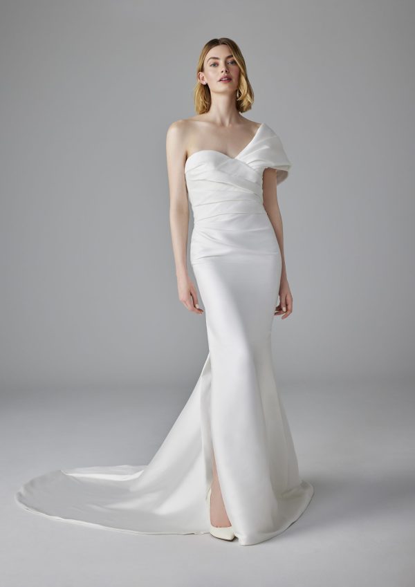 ETIENNES Wedding Dress Pronovias collection 2025| Boutique Paris