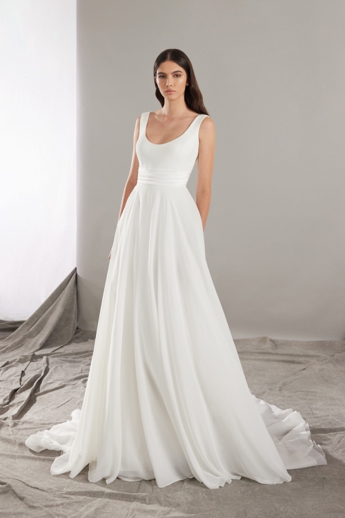 EUFEME Wedding Dress Pronovias collection 2025| Boutique Paris