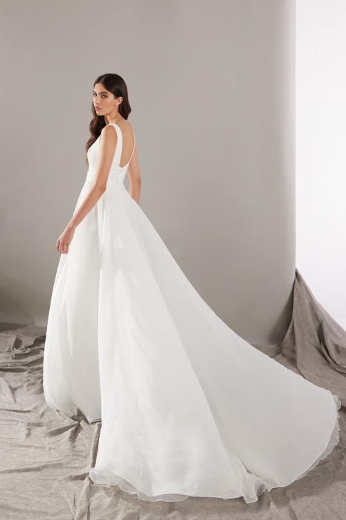 EUFEME Wedding Dress Pronovias collection 2025| Boutique Paris