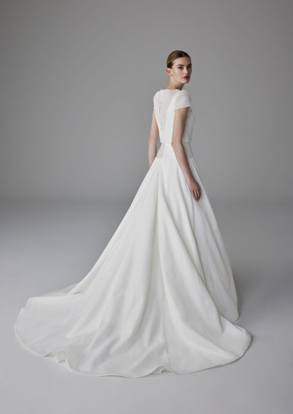 GALLIA Wedding Dress Pronovias collection 2025| Boutique Paris