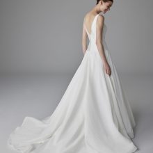 GALLIA Wedding Dress Pronovias collection 2025| Boutique Paris