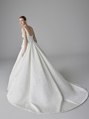 JULIAN Wedding Dress Pronovias collection 2025| Boutique Paris