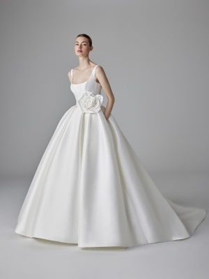 JULIAN Wedding Dress Pronovias collection 2025| Boutique Paris