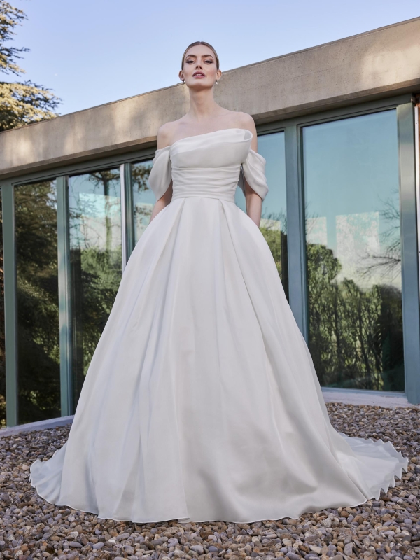 ATINA Wedding Dress Pronovias collection 2026| Boutique Paris