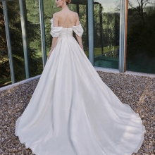 ATINA Wedding Dress Pronovias collection 2026| Boutique Paris
