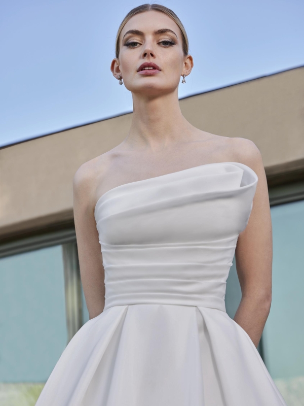 ATINA Wedding Dress Pronovias collection 2026| Boutique Paris