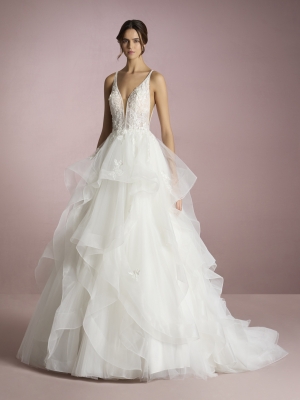 Robe de mariée princesse, bretelles, jupe à volants, dentelle, tulle.