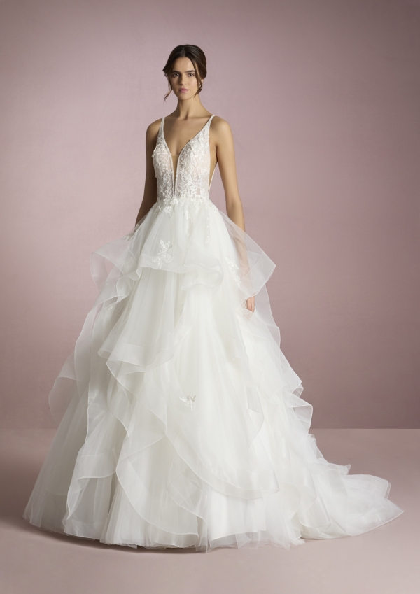 Robe de mariée princesse, bretelles, jupe à volants, dentelle, tulle.