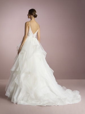 Robe de mariée princesse, bretelles, jupe à volants, dentelle, tulle.