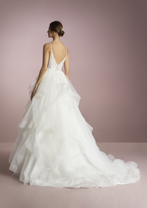 Robe de mariée princesse, bretelles, jupe à volants, dentelle, tulle.