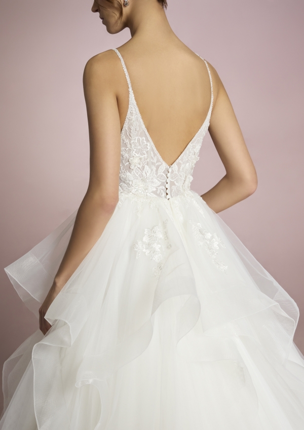 Robe de mariée princesse, bretelles, jupe à volants, dentelle, tulle.