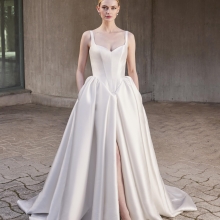 CANDACE Wedding Dress Pronovias collection 2026| Boutique Paris