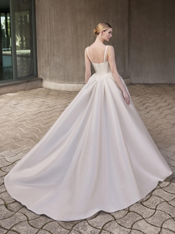 CANDACE Wedding Dress Pronovias collection 2026| Boutique Paris