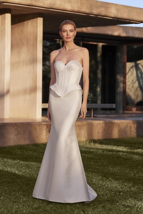 EISDELL Wedding Dress Pronovias collection 2026| Boutique Paris
