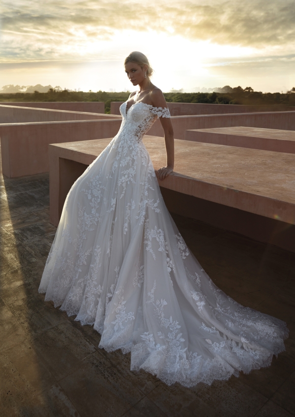 ELYSEES Wedding Dress Pronovias collection 2026| Boutique Paris ELYSEES Wedding Dress Pronovias collection 2026| Boutique Paris