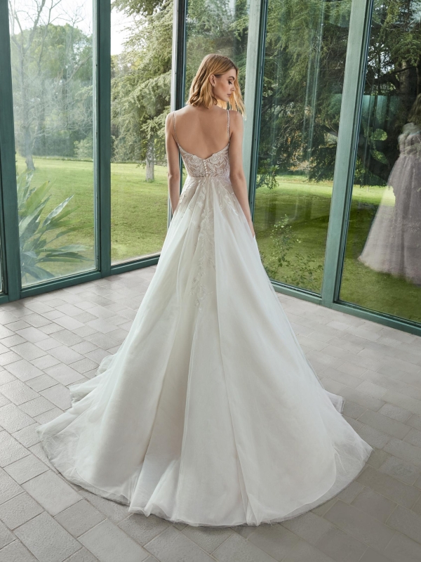 Robe de Mariée LLEANE Pronovias collection 2026 | Paris
