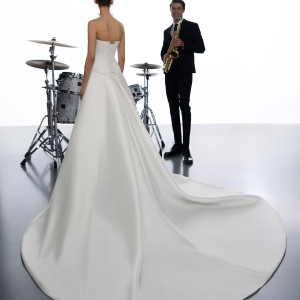 YOANA Wedding Dress Aire Barcelona Collection 2026| Paris Boutique