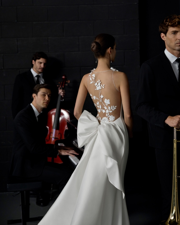 YUREN Wedding Dress Aire Barcelona Collection 2026| Paris Boutique