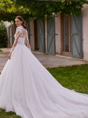 NISARA Wedding Dress Alma Novias collection 2026 Paris