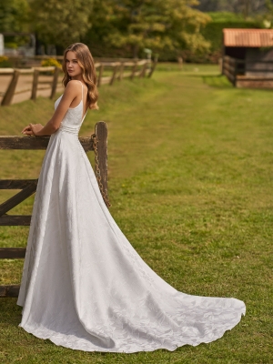 NITHAN Wedding Dress Alma Novias collection 2026 Paris